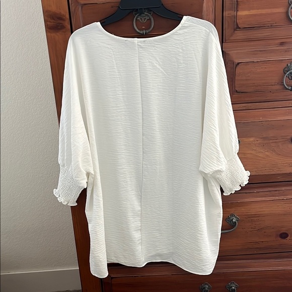 White Relaxed 3/4 Sleeve Tunic - Picture 5 of 9